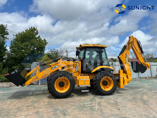 Chargeur sur pneus JCB 4CX d'occasion avec moteur diesel