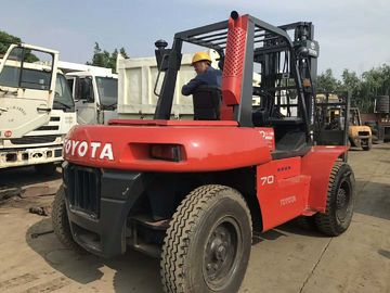 Toyota FD70 occasion les chariots élévateurs diesel, 2 que l'étape a employé 7 Ton Forklift